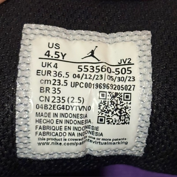 Air Jordan 1 Low Purple Venom/Black Boys Size 4.5 - Picture 9 of 9